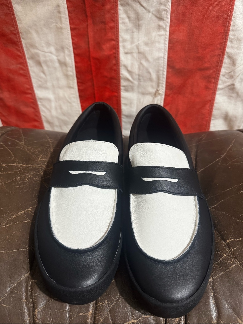 Vans Black and White Penny Loafers Men’s Slip-Ons - Picture 4 of 4